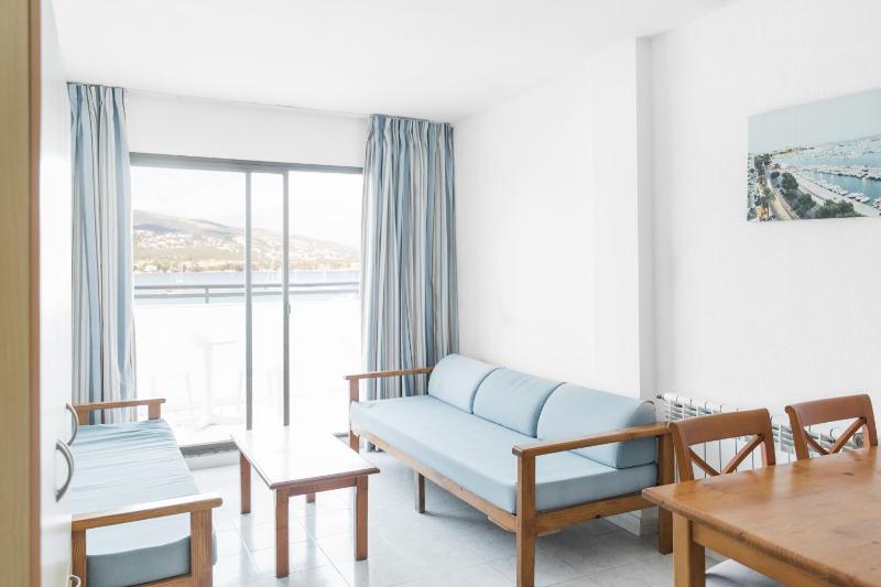 Studio with Sea View image 1