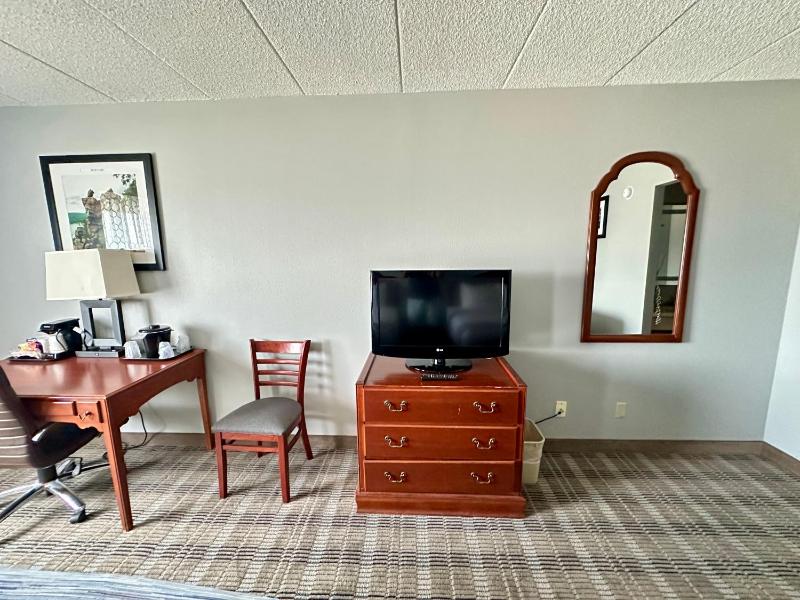 King Room - Non-Smoking image 3
