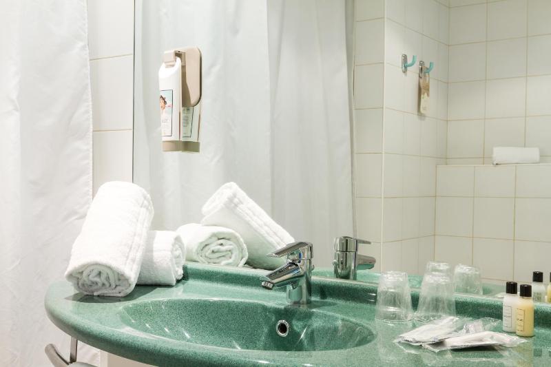 Superior Double Room - Non-Smoking image 4