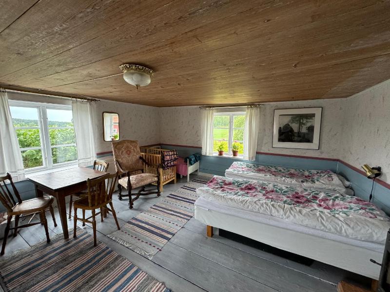 Family Room with Shared Bathroom image 1