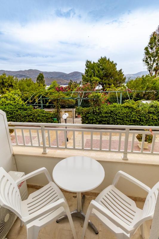 Double Room with Garden View image 3