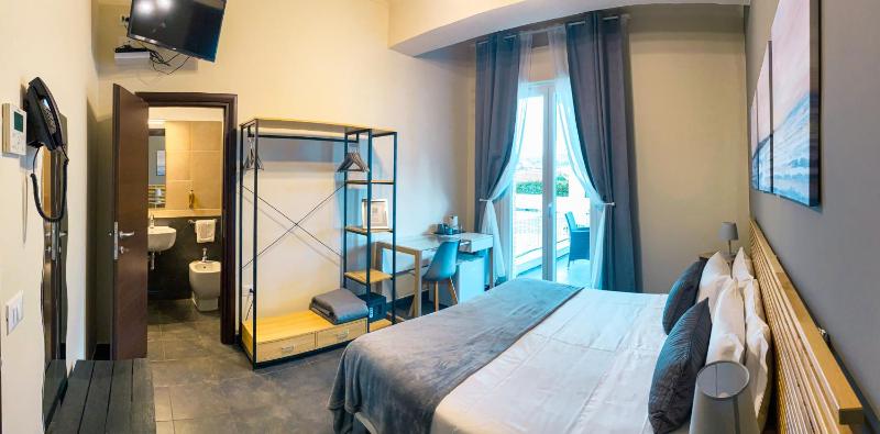 Double Room with Sea View image 1