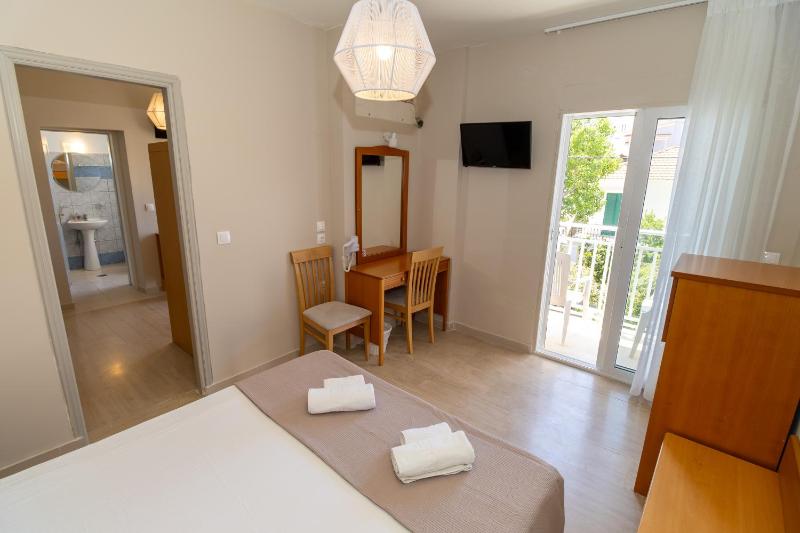 Family Room with City View  image 3