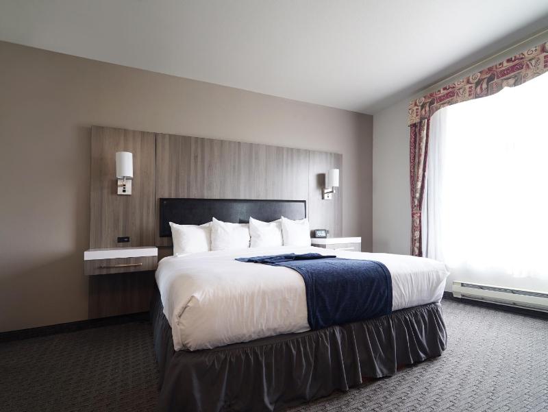 Deluxe Suite with Ocean View image 1