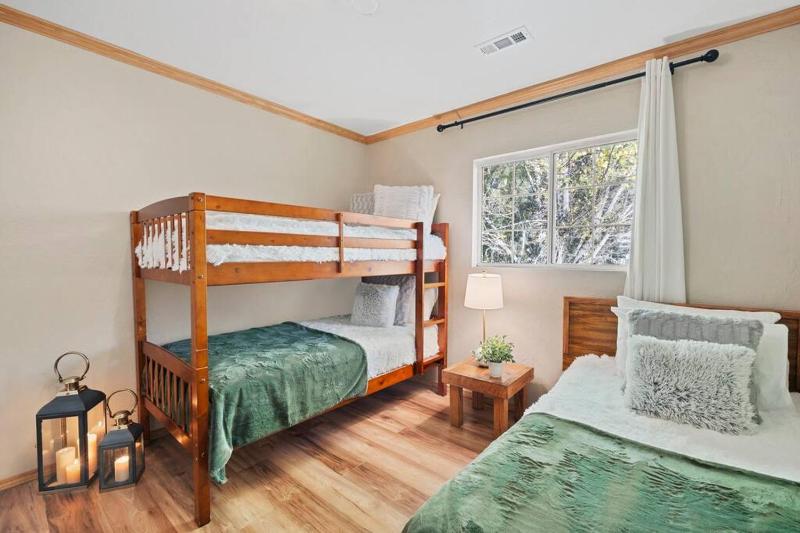 Big Bear Lake Sleep 16 - image 36