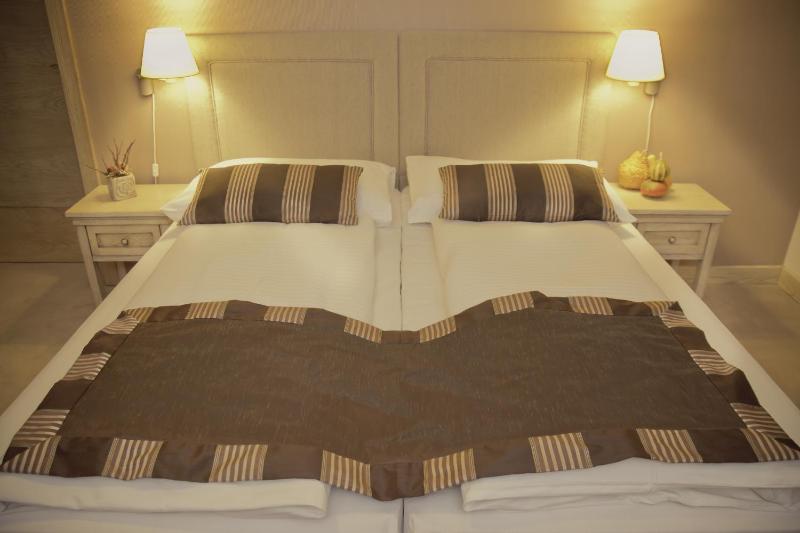 Double Room image 2