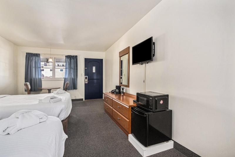 Double Room with Two Double Beds image 4