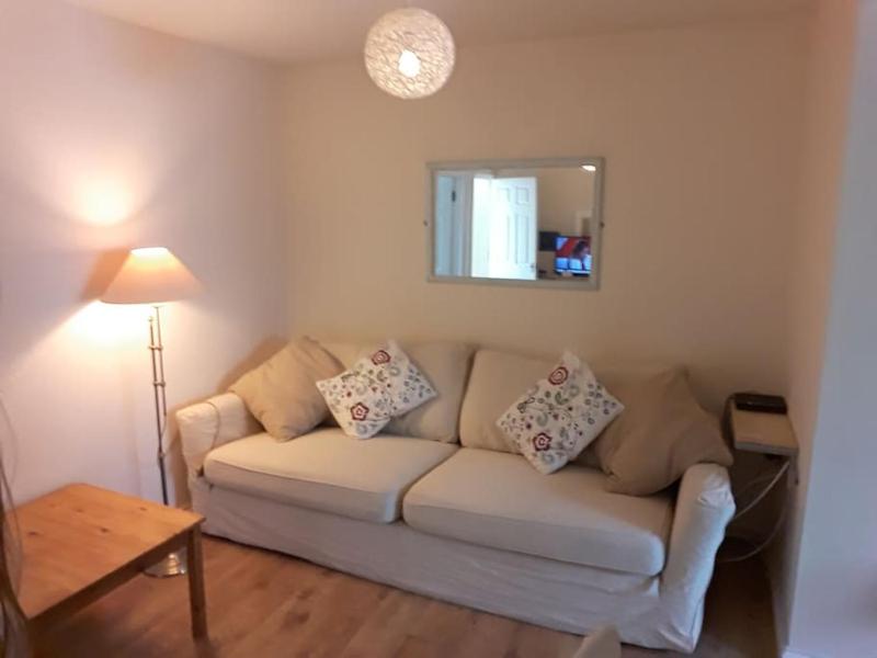 Cute Flat 600m to the beach private parking Images
