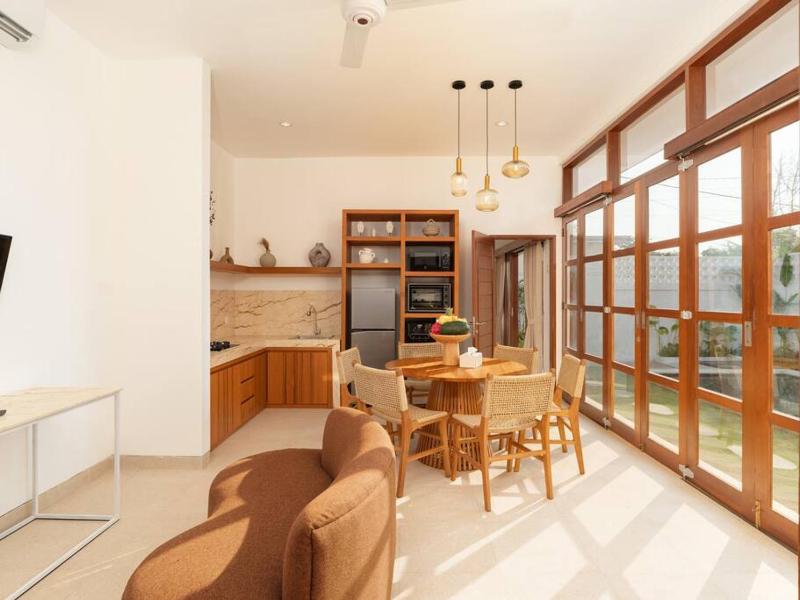 Brand New Central Canggu Private Villa - image 2