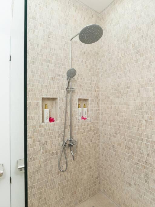 Brand New Central Canggu Private Villa - image 17