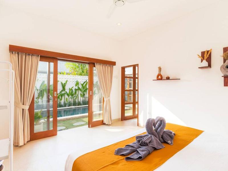 Brand New Central Canggu Private Villa - image 10