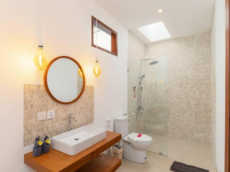 Brand New Central Canggu Private Villa - image 15