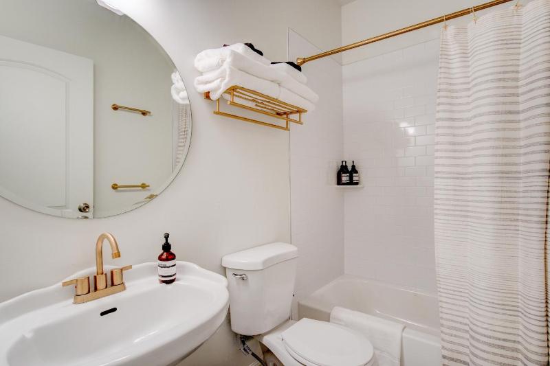Deluxe Suite image 2