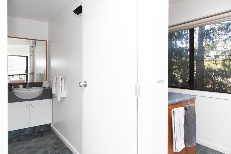 Ride Base Wanaka Apartments - image 7