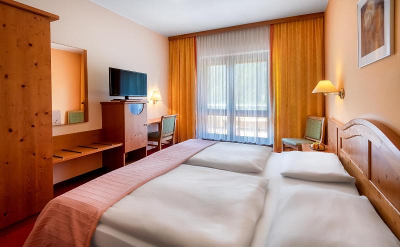 Economy Double Room image 3