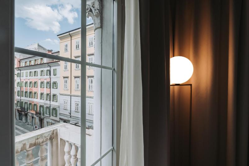 Deluxe Double Room image 3