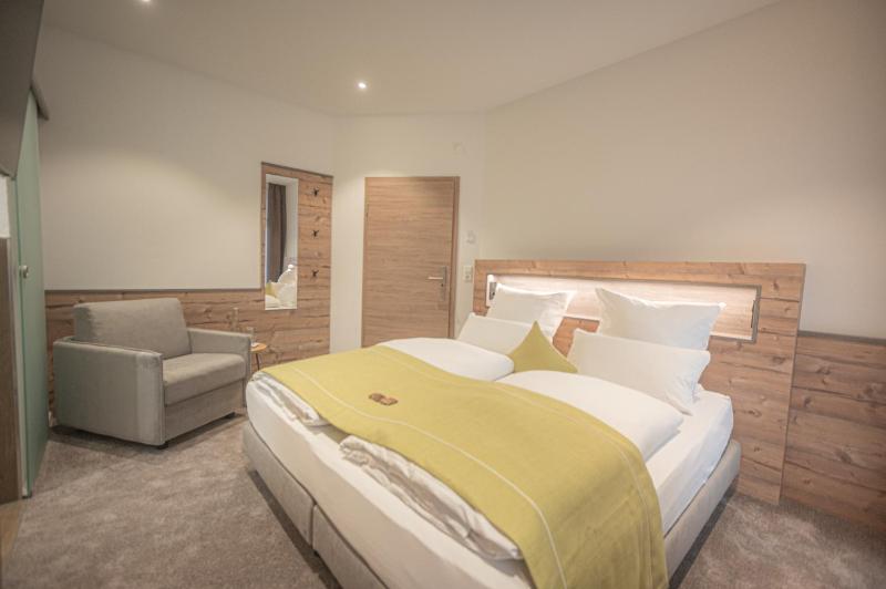 Double Room with Balcony image 3