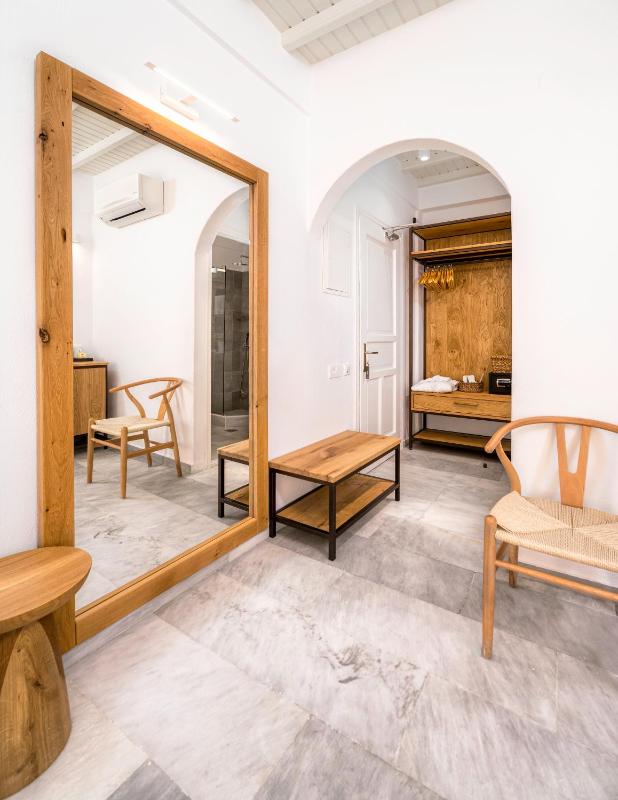 Deluxe Double or Twin Room with Sea View image 4