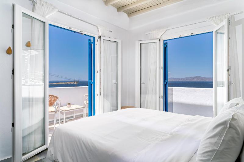 Deluxe Double or Twin Room with Sea View image 2