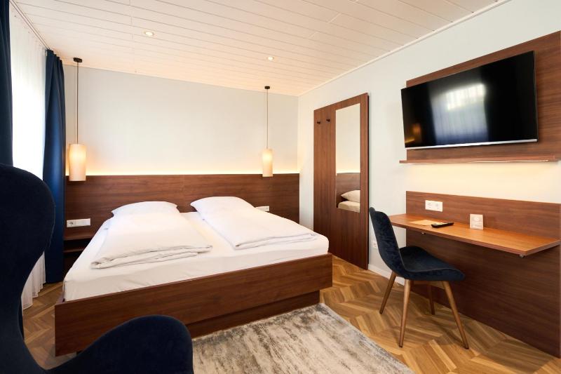 Standard Double Room image 2