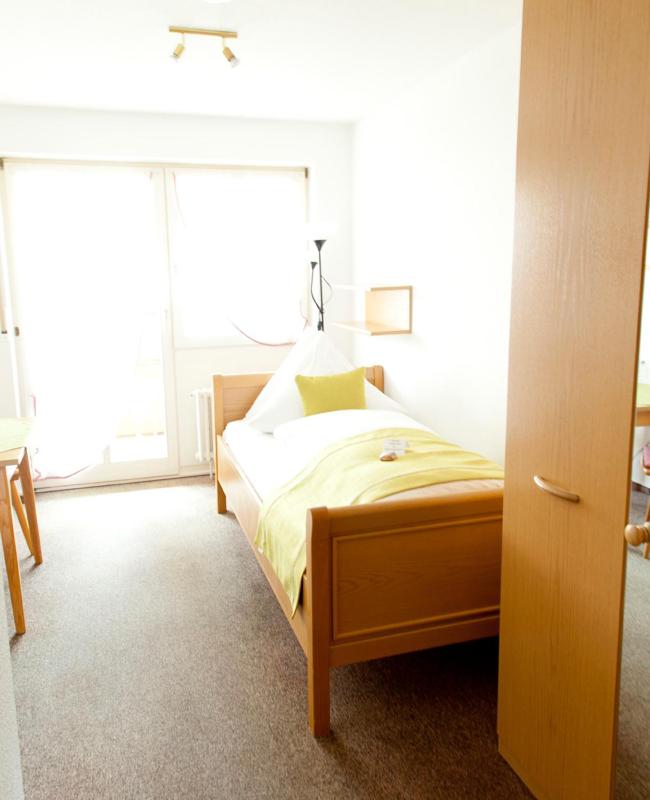 Single Room with Private Shower and Shared Toilet image 3