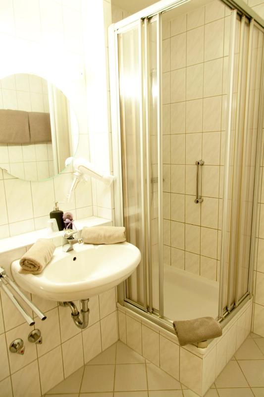 Single Room with Private Shower and Shared Toilet image 2
