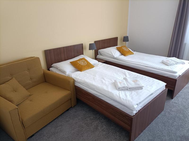 Twin Room with Extra Bed image 4