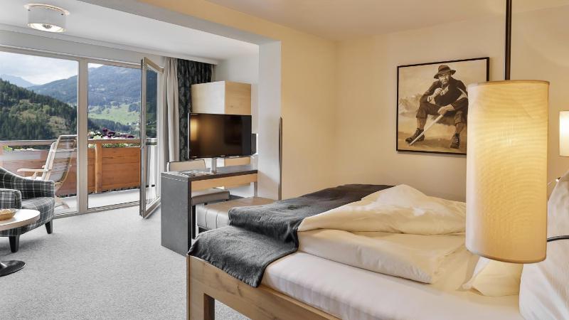 Junior Suite with Balcony image 2