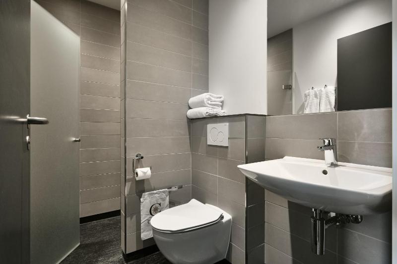 Standard Double Room With View image 4
