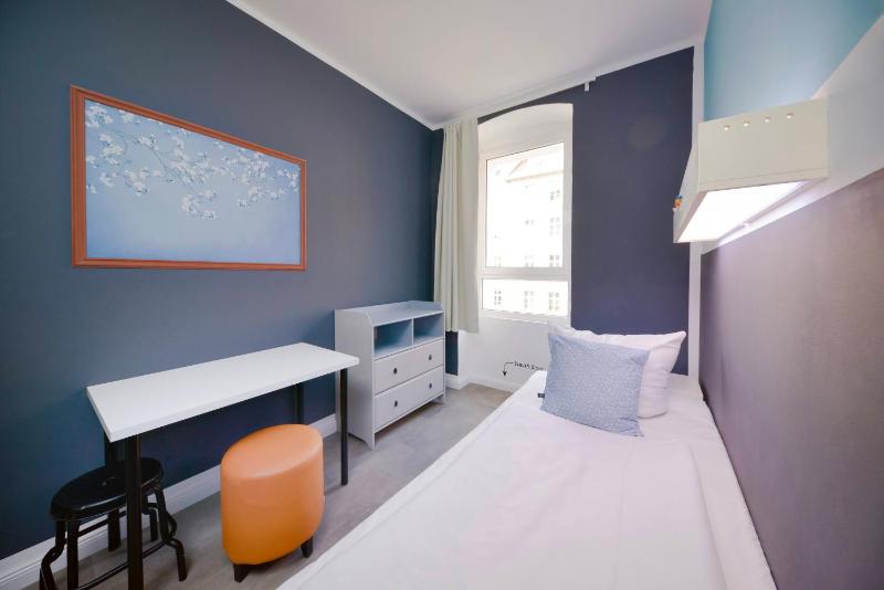 Single Room with Shared Bathroom image 2