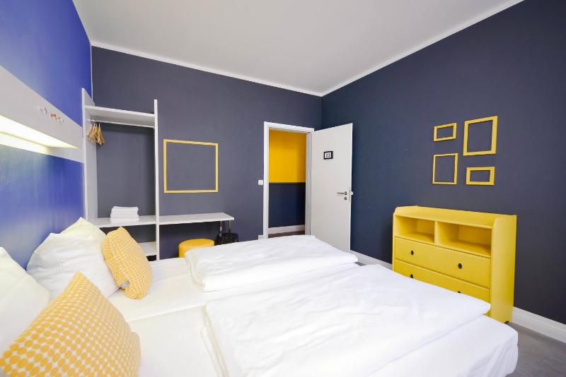 Double or Twin Room with Shared Bathroom image 3