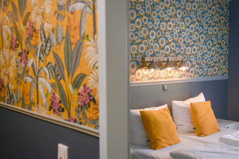 Double or Twin Room with Shared Bathroom image 1