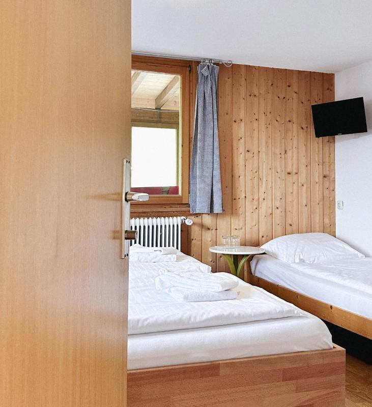 Triple Room with Shower image 4