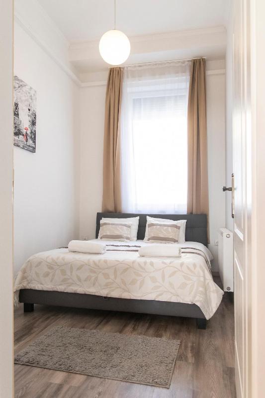 Real Apartments Révay - image 3