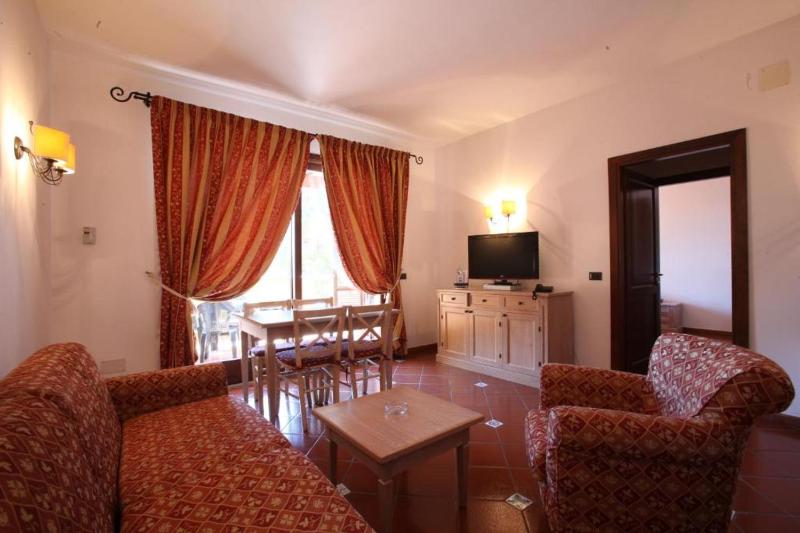 One-Bedroom Suite with Park View image 2