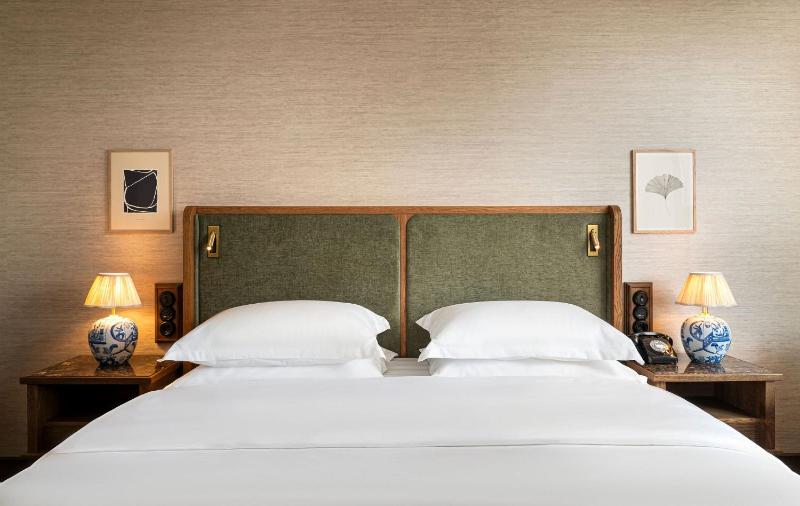 King Room with Balcony image 4