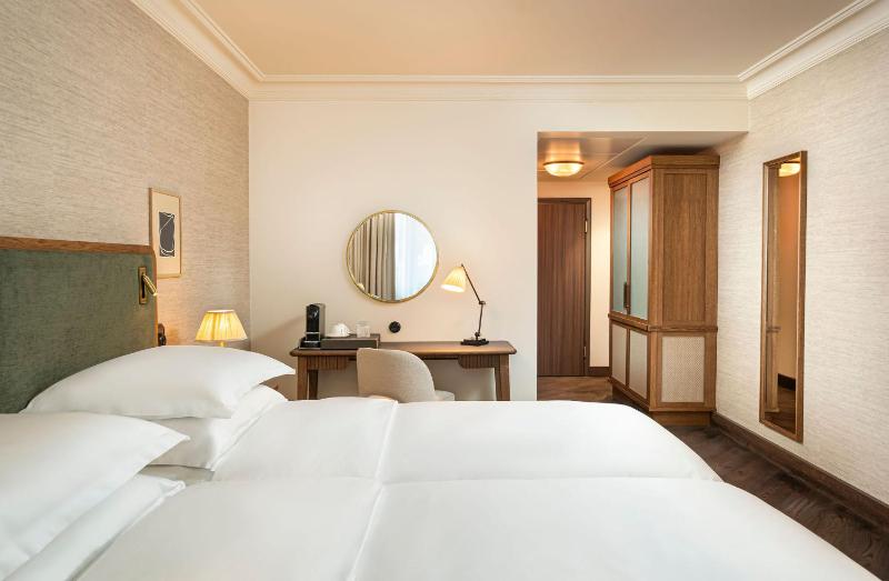 Twin Room image 2