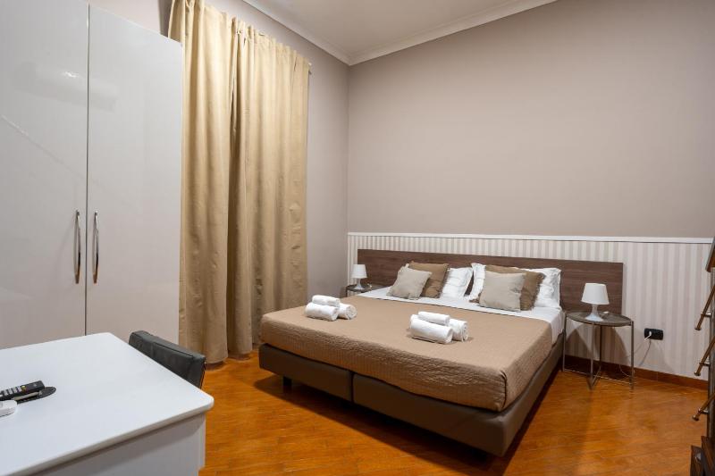 Deluxe Double Room image 4