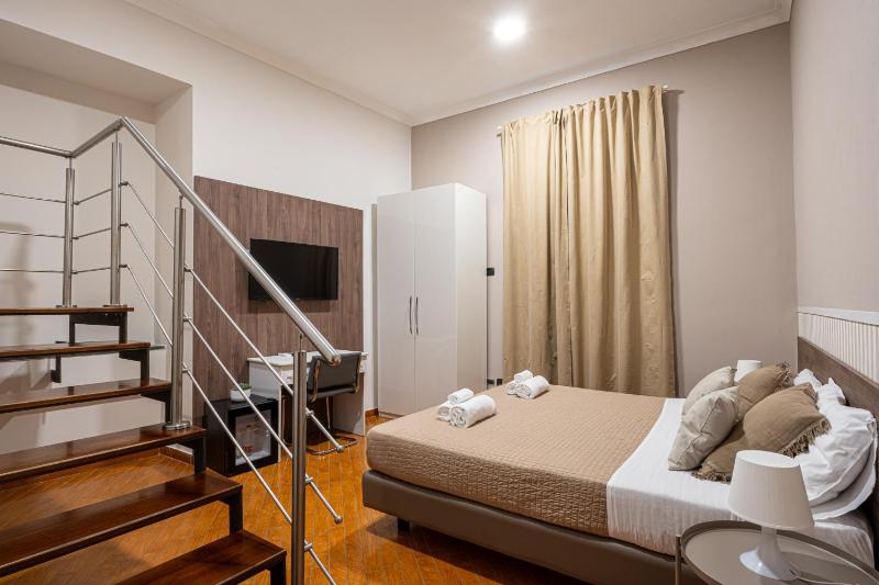 Deluxe Double Room image 3