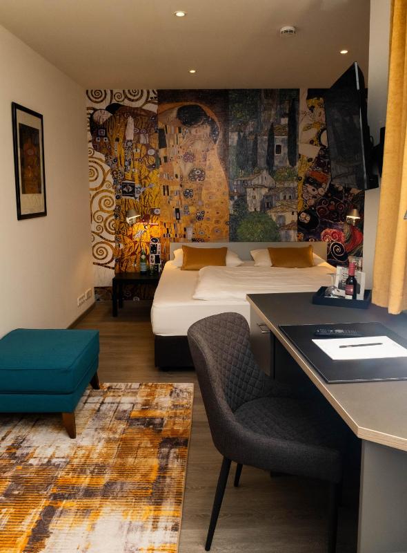 Single Room image 4