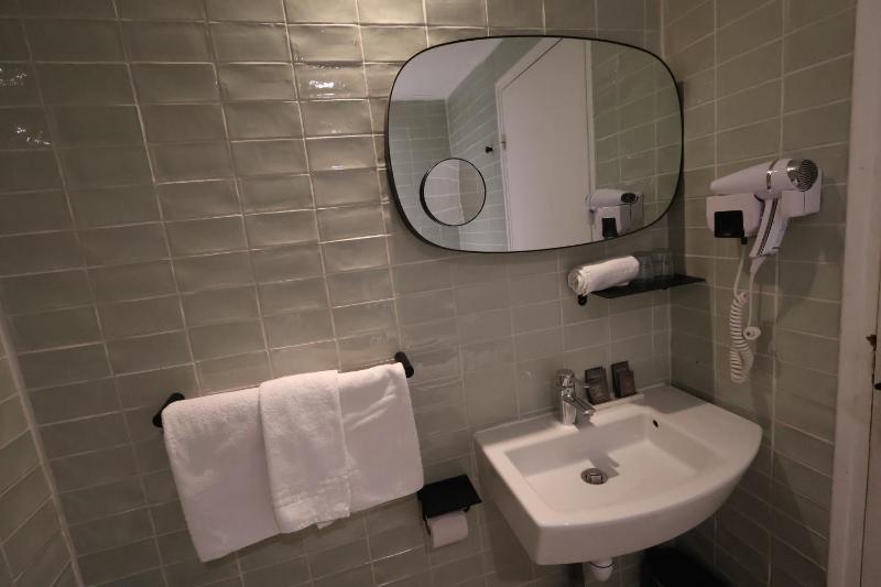 Double Room image 3