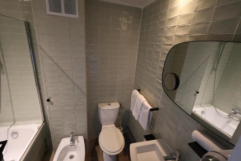 Double Room image 4