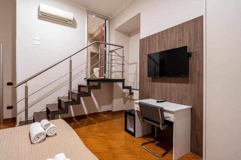 Deluxe Double Room image 2