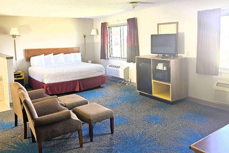 King Suite - Non-Smoking image 1