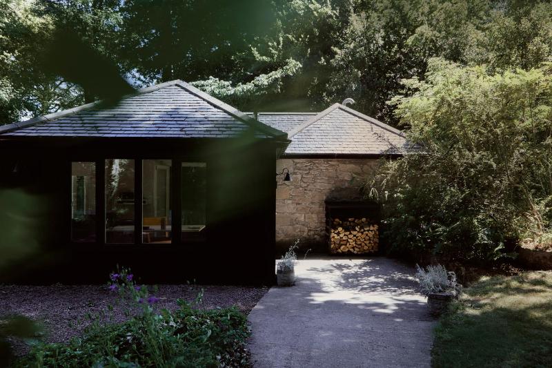 Studio with Lake View image 1