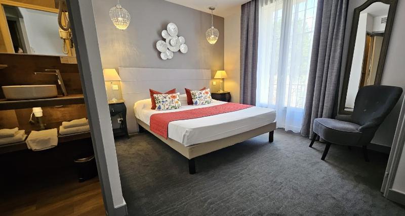 Club Double Room with Terrace (19 m2) image 2