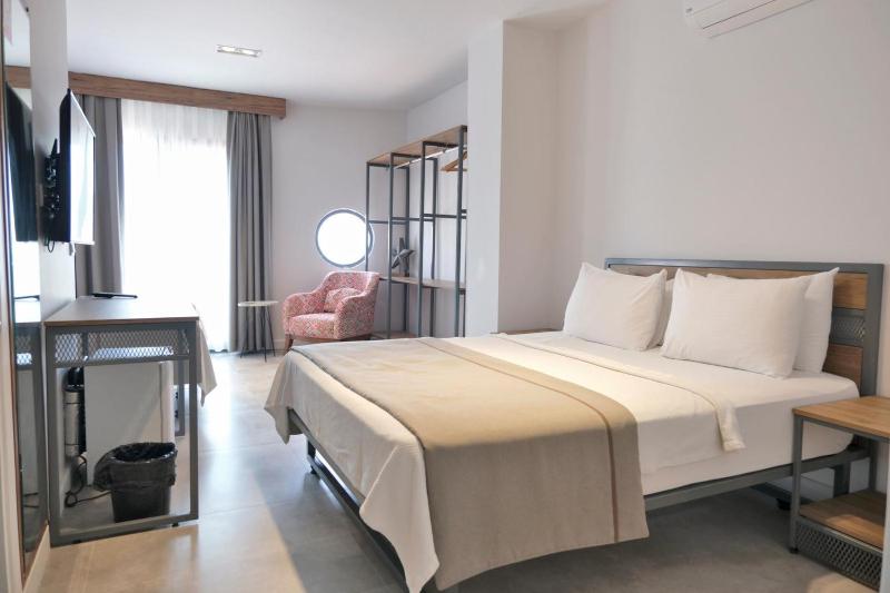 Deluxe Quadruple Room image 3