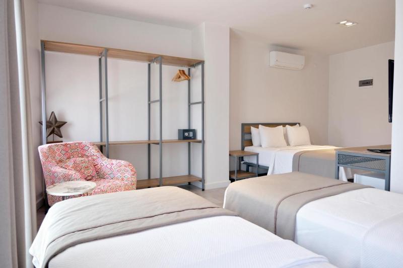 Deluxe Quadruple Room image 4