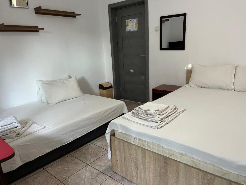 Family Room with Garden View image 3