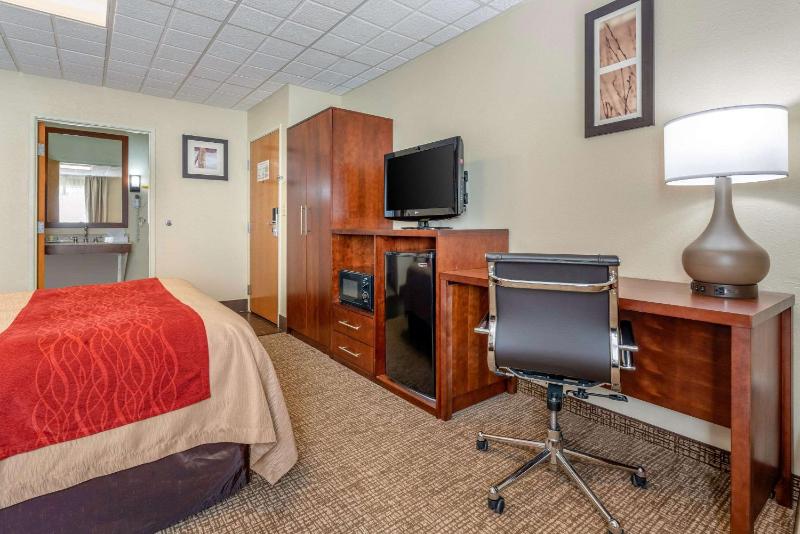 Queen Room - Non-Smoking image 2